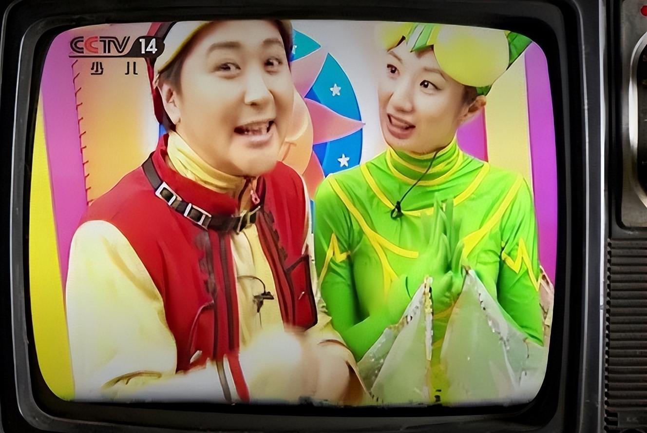 前央视主持苑冉：16岁出道，却靠演“后妈”出圈，今43岁婚姻成谜