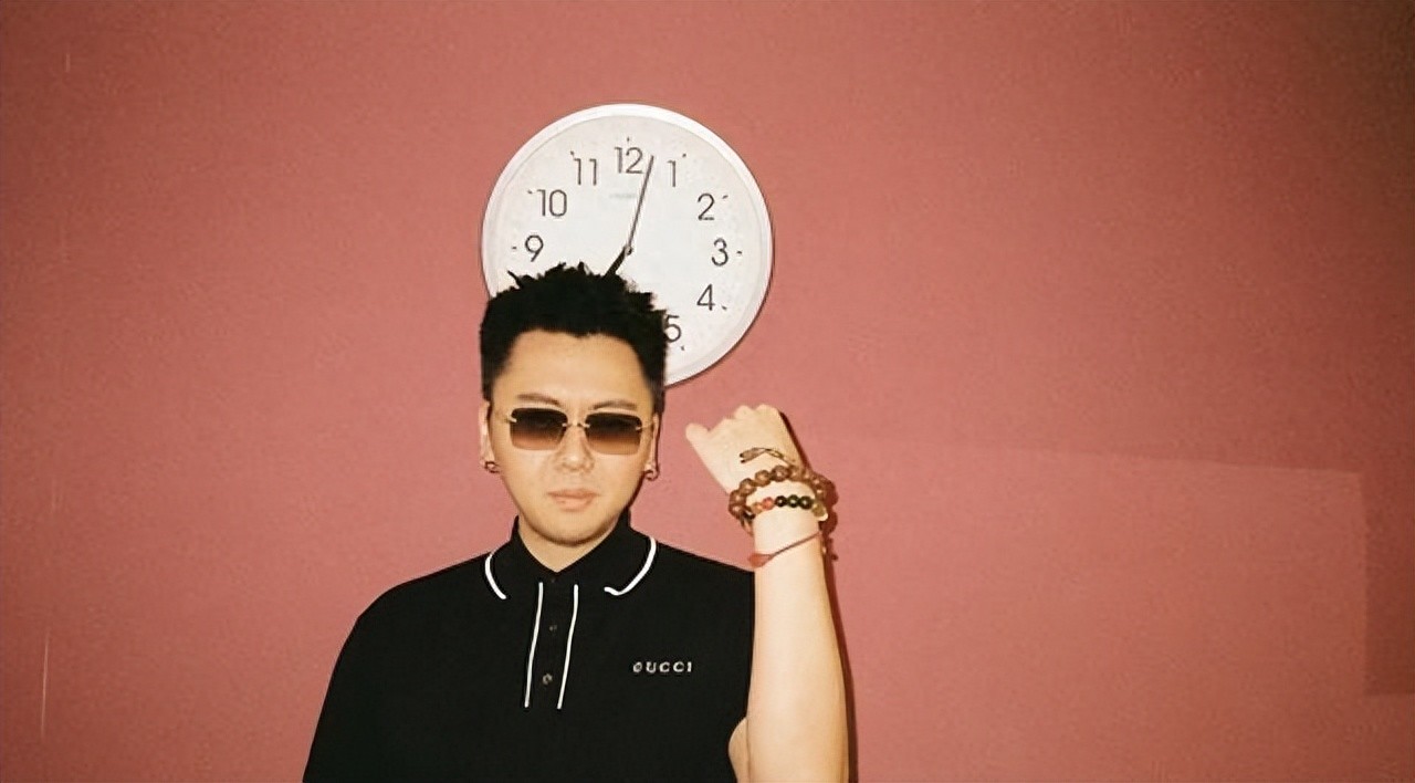 揽佬\荣幸论\引爆全网!私联睡粉实锤?本人回应来了