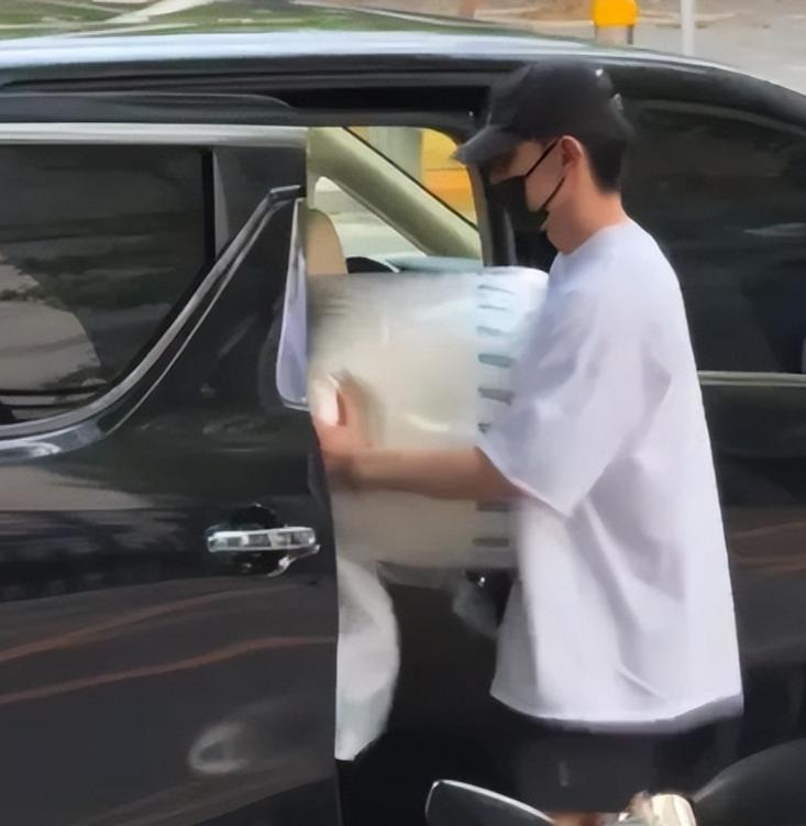 国家出手，人民日报点名！邓伦近况曝出，不止被圈内封杀那么简单