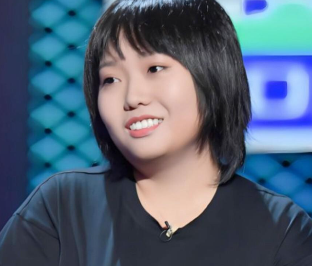 李雪琴亮相综艺节目,瘦到观众认不出,果然变瘦是变美的捷径!