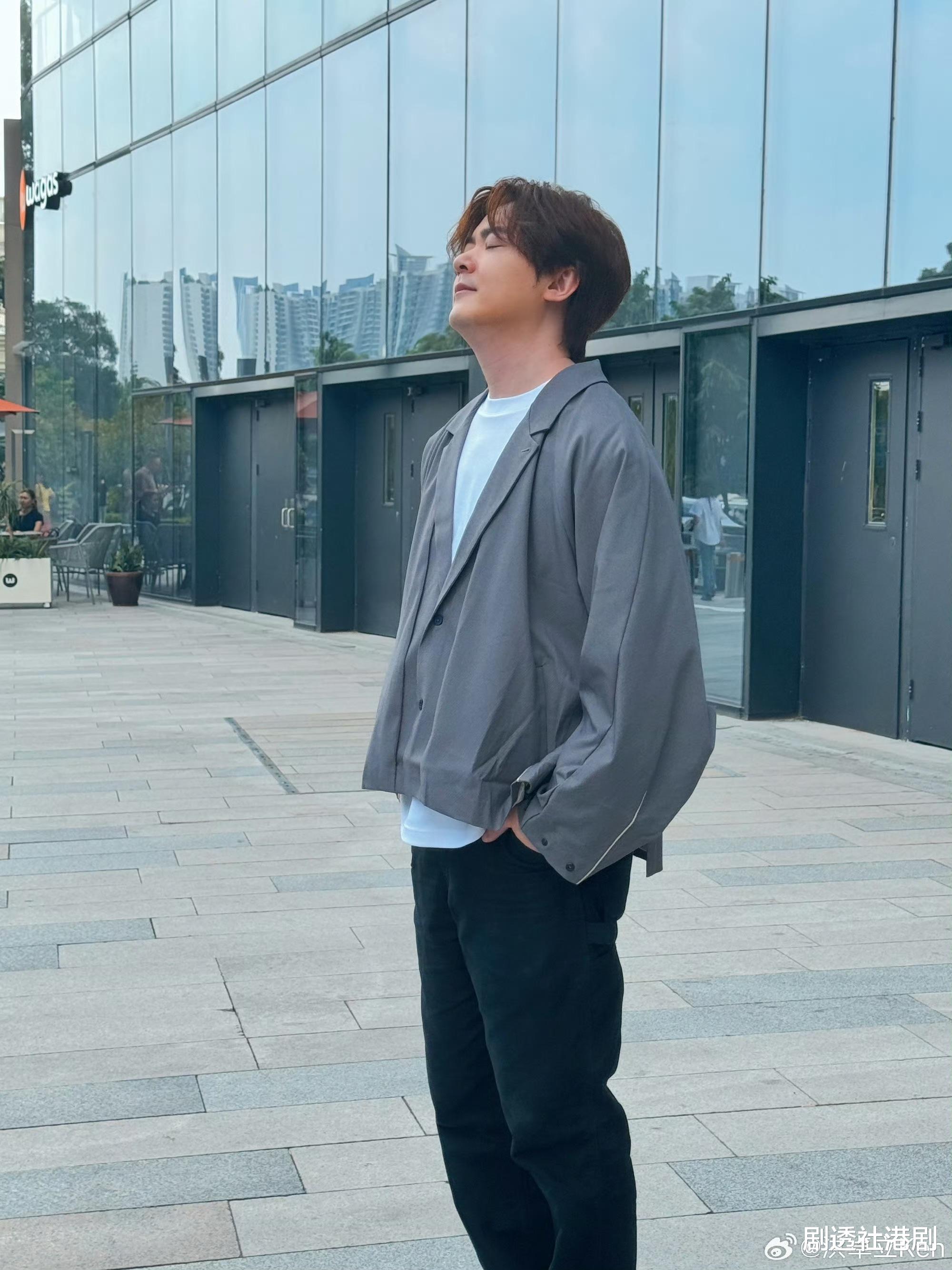 英皇帅气小生近况曝光!长期服药身形暴涨,曾一度传出死讯