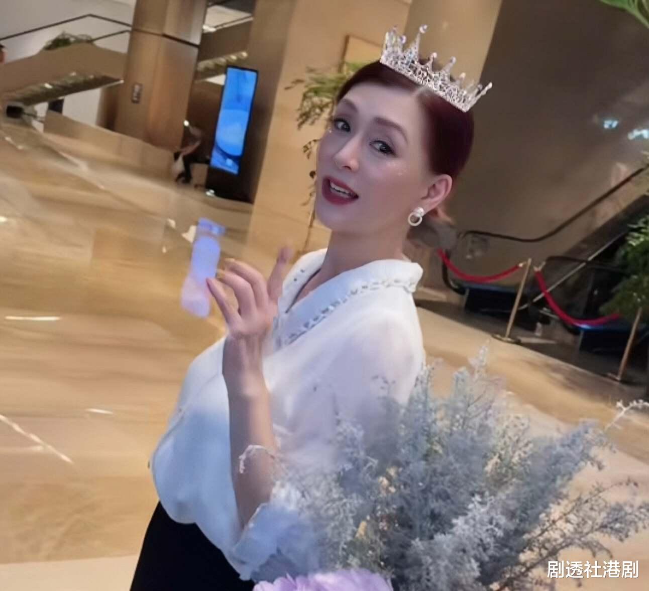 突发！香港知名女星宣布从未结婚，和富商未婚先孕生三个女儿，已单身十几年