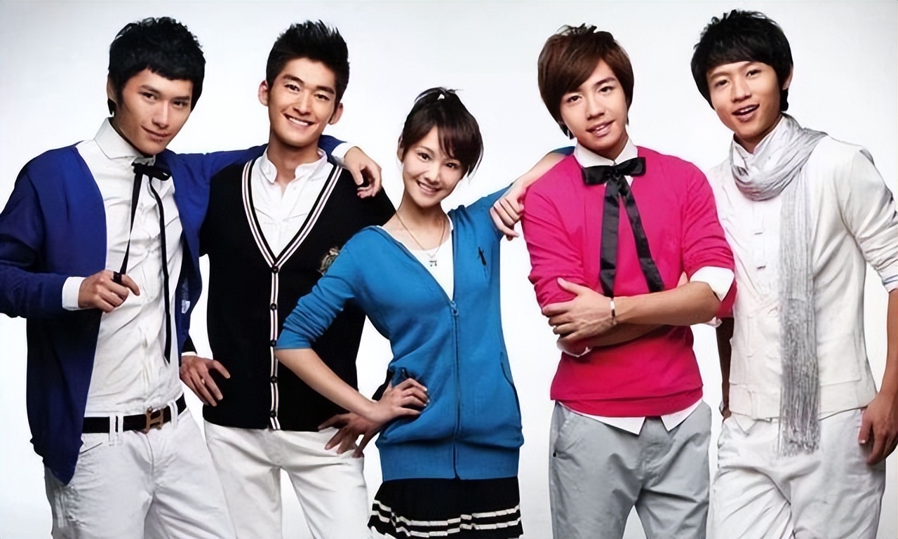 面相变了！逃到美国4年多，34岁郑爽近照被曝，早年风光已然不再