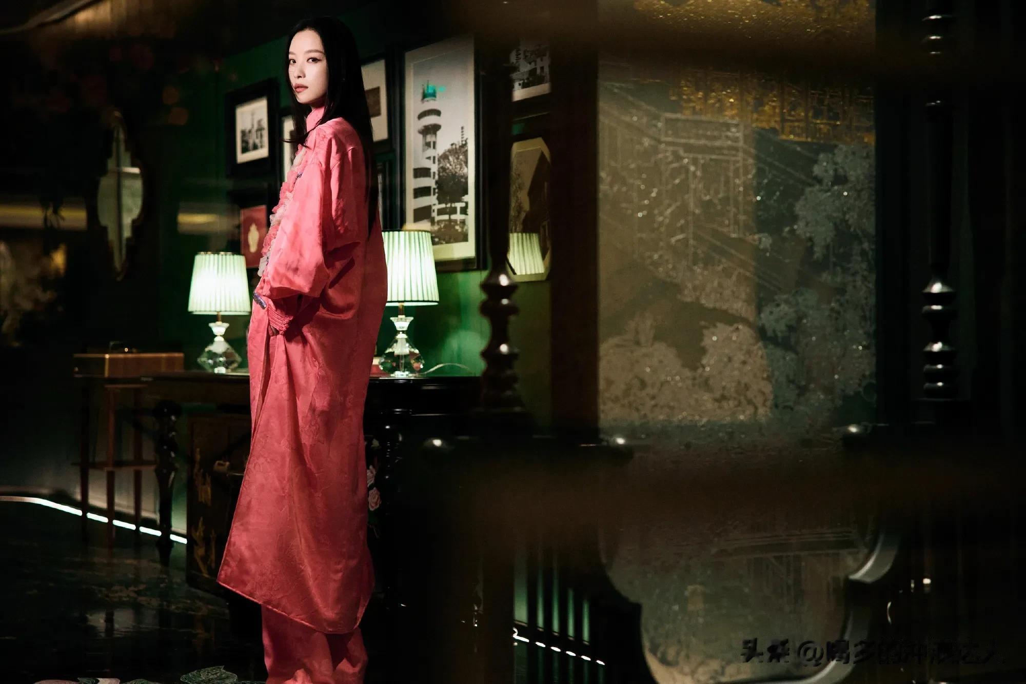 倪妮粉衣大片,古韵与时尚的完美融合