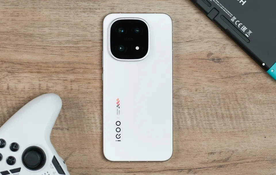 vivo更激進了，7000mAh+2K屏+IP69防水，高端旗艦突然跌至新低