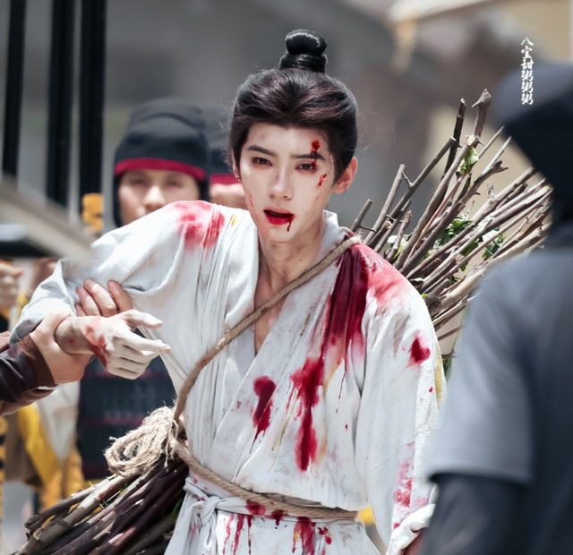 包上恩新剧预告又出圈!复古造型让人眼前一亮,男主古装很惊喜!