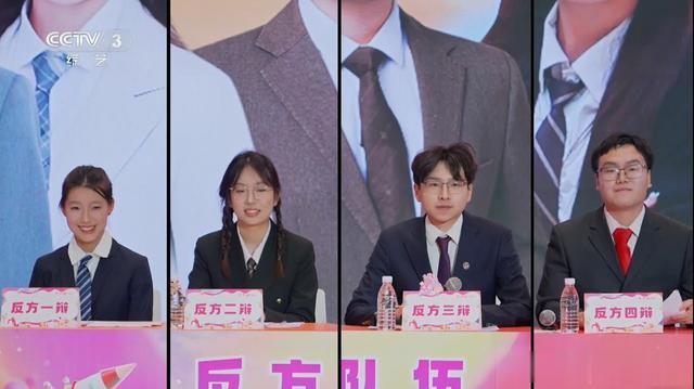 相亲改辩论！央视《向幸福出发》整容式升级，主持人也换了新面孔