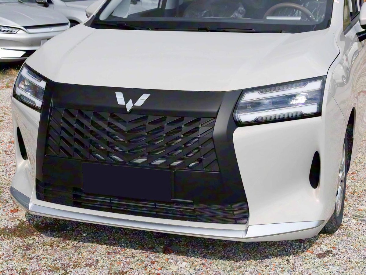 五菱又造人民需要?7.3万起售+7座椅+侧滑门,前脸酷似雷克萨斯