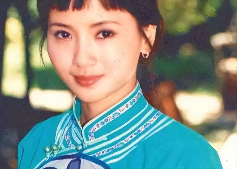 不拍吻戏、不嫁豪门，30岁自毁前程演妈妈，丈夫是她叛逆的后盾