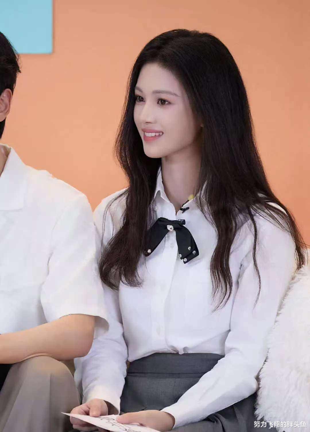 女演员身材很重要,《朝雪录》沈羽洁与潘珺雅站一起很明显