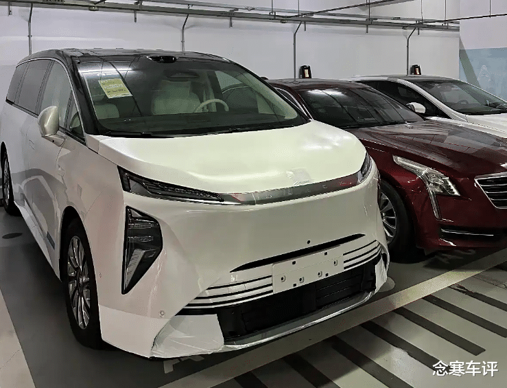 别克新旗舰MPV实车曝光,定位高于世纪,车宽超2米,支持城市NOA