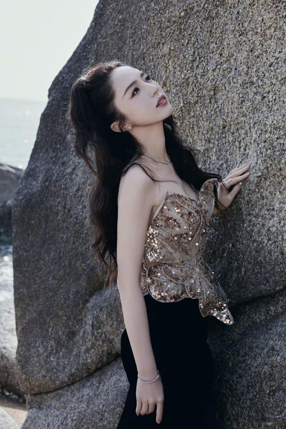 董璇这种独特的魅力和气质让人看着也是非常的上头