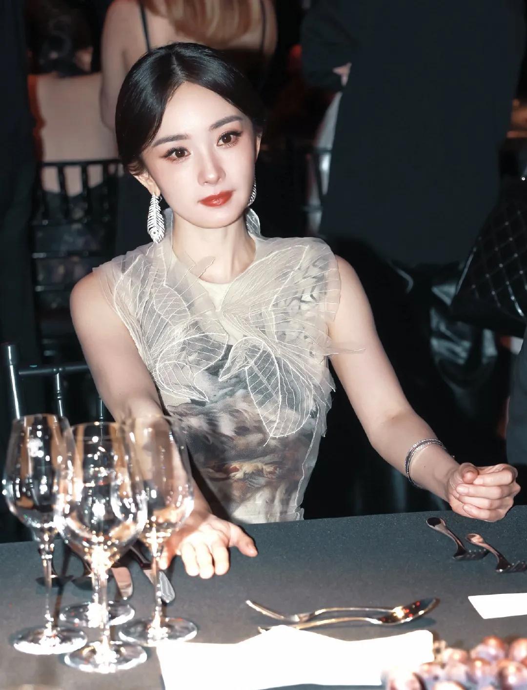 3位大青衣同时给她撑腰！这一次，杨幂不再顾及内娱所谓“体面”