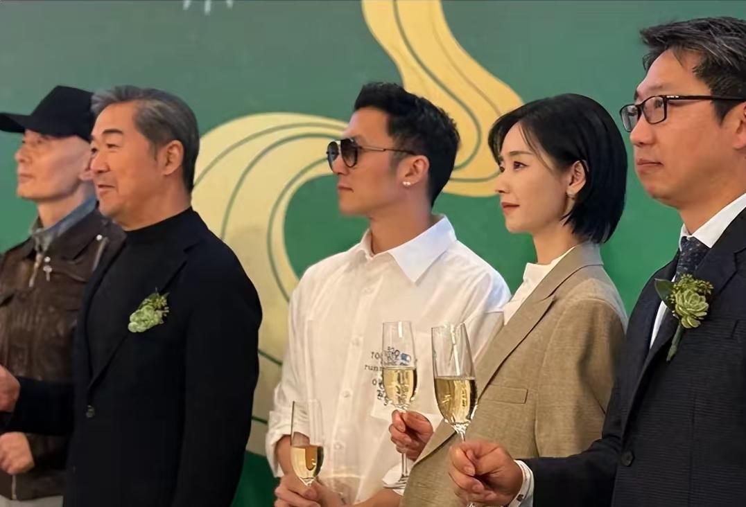 成龙竟然在三里屯的夜晚没能占C位，这意味着什么？