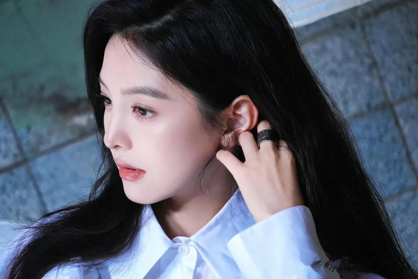 章若楠:一件白衫,美到犯规