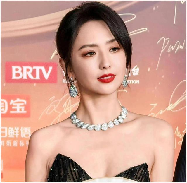 佟丽娅买豪车打脸喷子!露肩裙引争议真相惊人