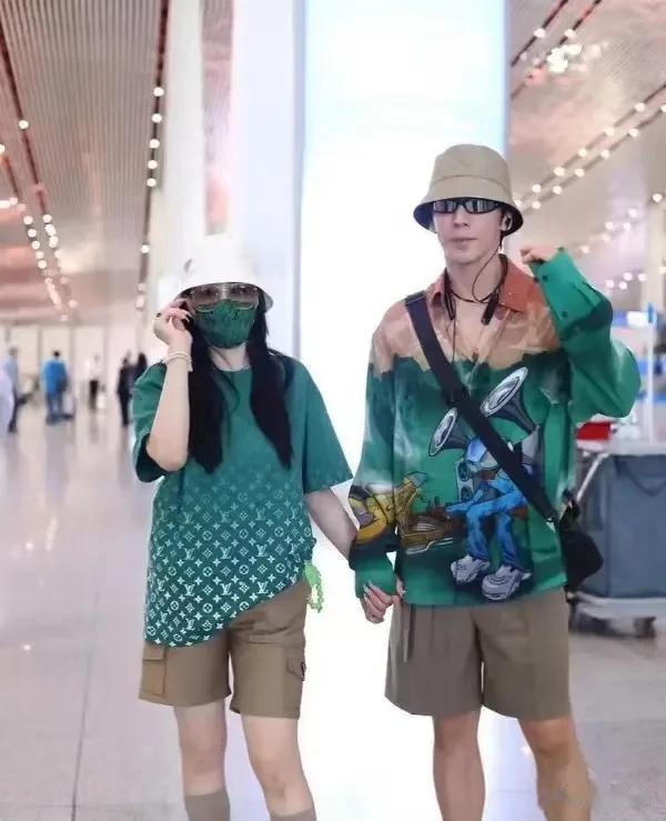 张伦硕当初娶比自己大12岁的钟丽缇，你说他真的是为了爱情吗？