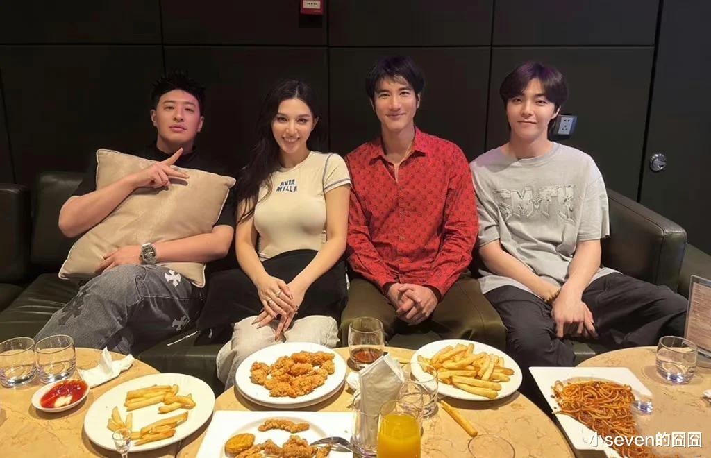 王力宏疑似新女友曝光，女方和王力宏妈妈跳舞，颜值不比李靓蕾差