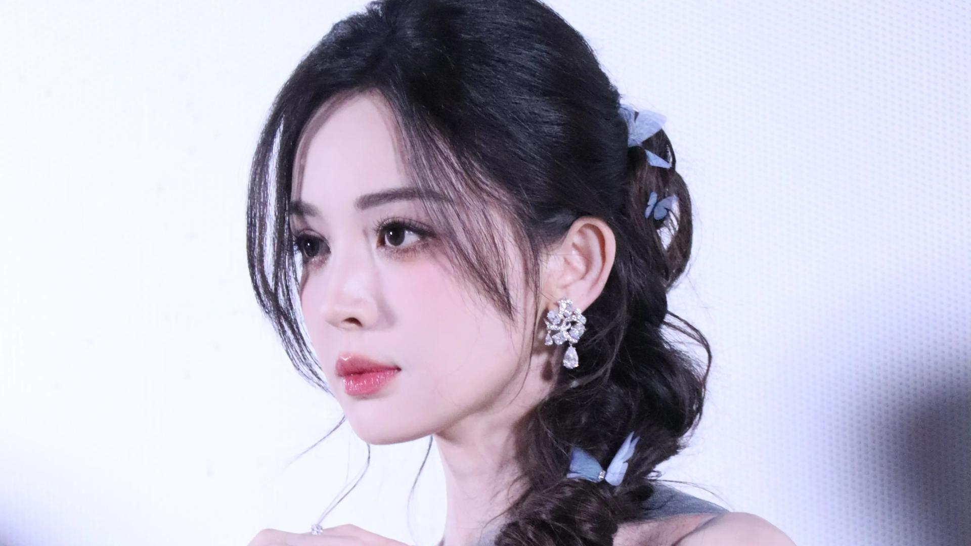 美神下凡！古力娜扎花仙子造型亮相追剧团，蝴蝶编发纱裙美到原图直出