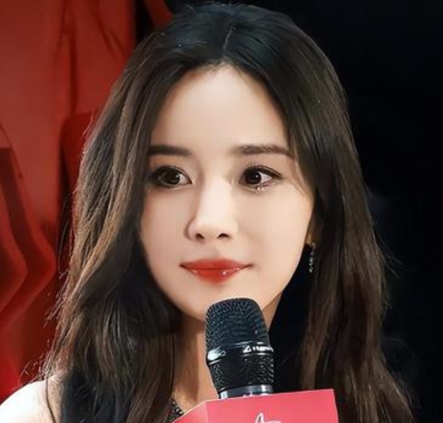 杨幂直面40岁话题！一句话回应引爆热议，状态太绝了