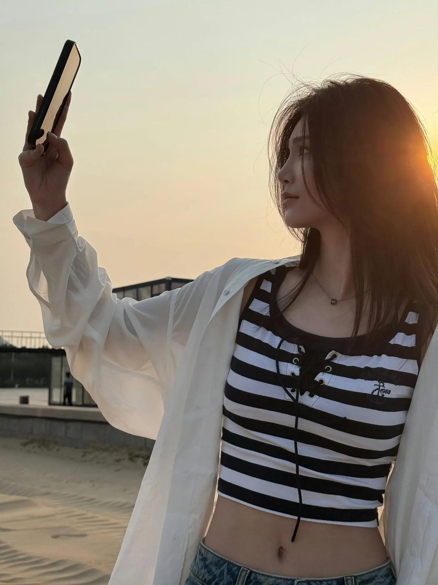 曾可妮性感露脐装