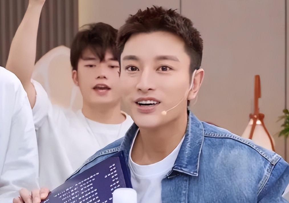 和李小璐复婚传闻才过半年，贾乃亮再曝新瓜，这次甜馨也很难解释