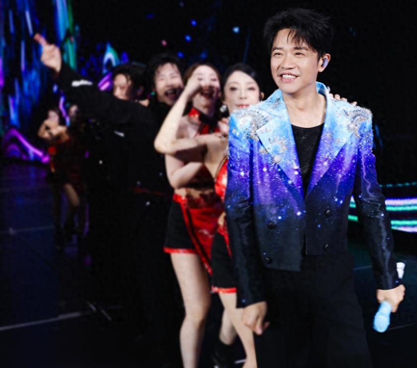 曾毅现身老家养病近照曝光！脸上长4个大包，3个月暴瘦20斤好憔悴