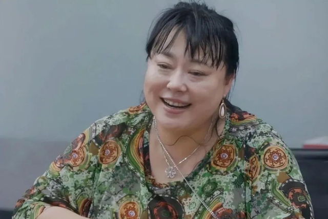 这6位发福的女星好可惜！年轻时倾国倾城，老了却胖成“土肥圆”