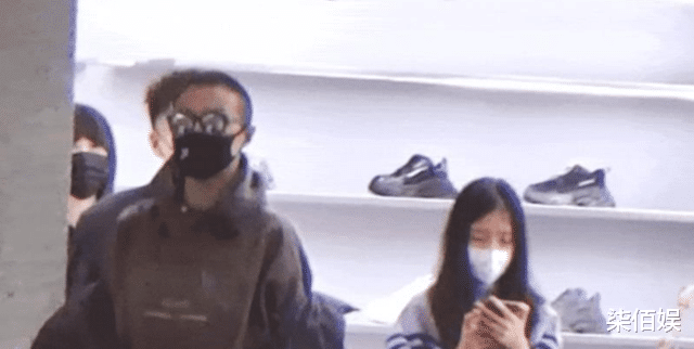 汪峰庆父亲节,二女儿罕露面,但他还是跟章子怡生的俩孩子更亲近