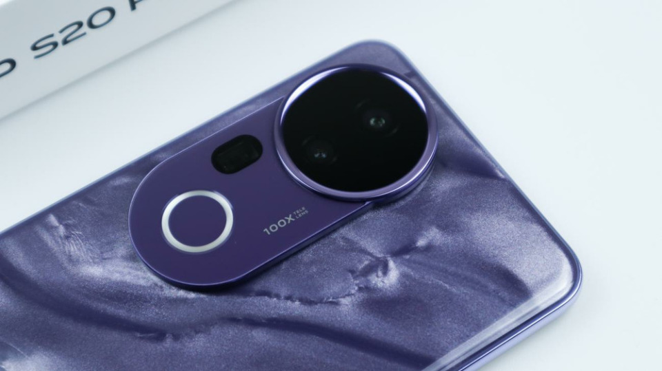 vivo打響“價格戰”，從3399元跌至2379元，國補后突然變香了