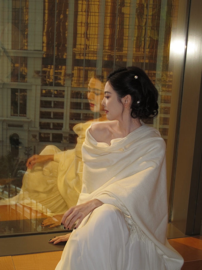 章若楠新图赏析