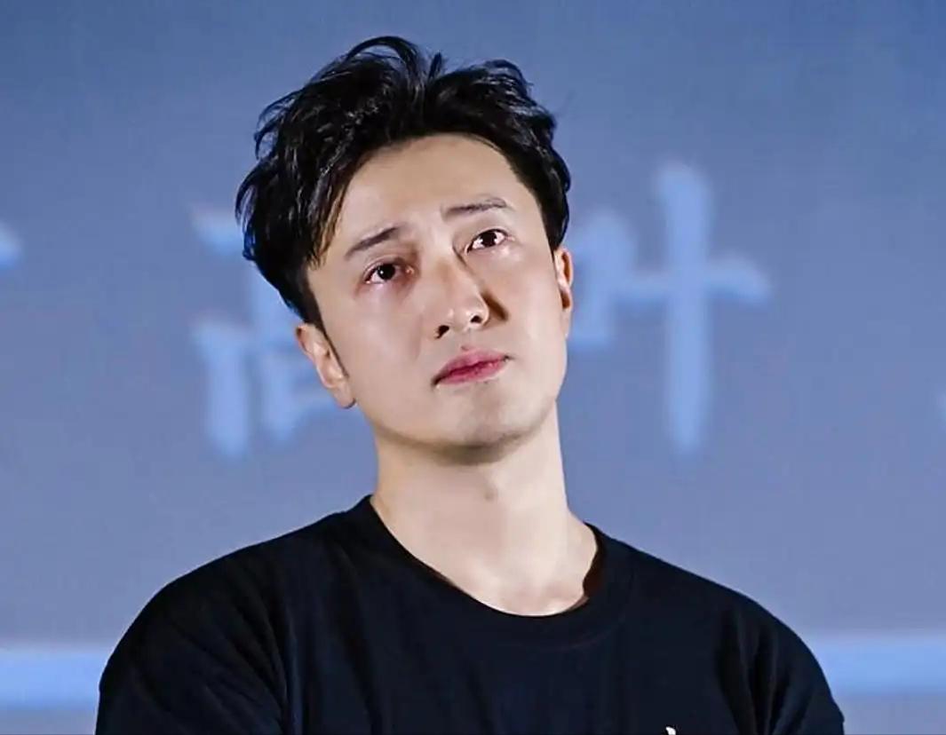 钱赚够了不装了？王传君的态度，给缺席闭幕式的白百何，上了一课