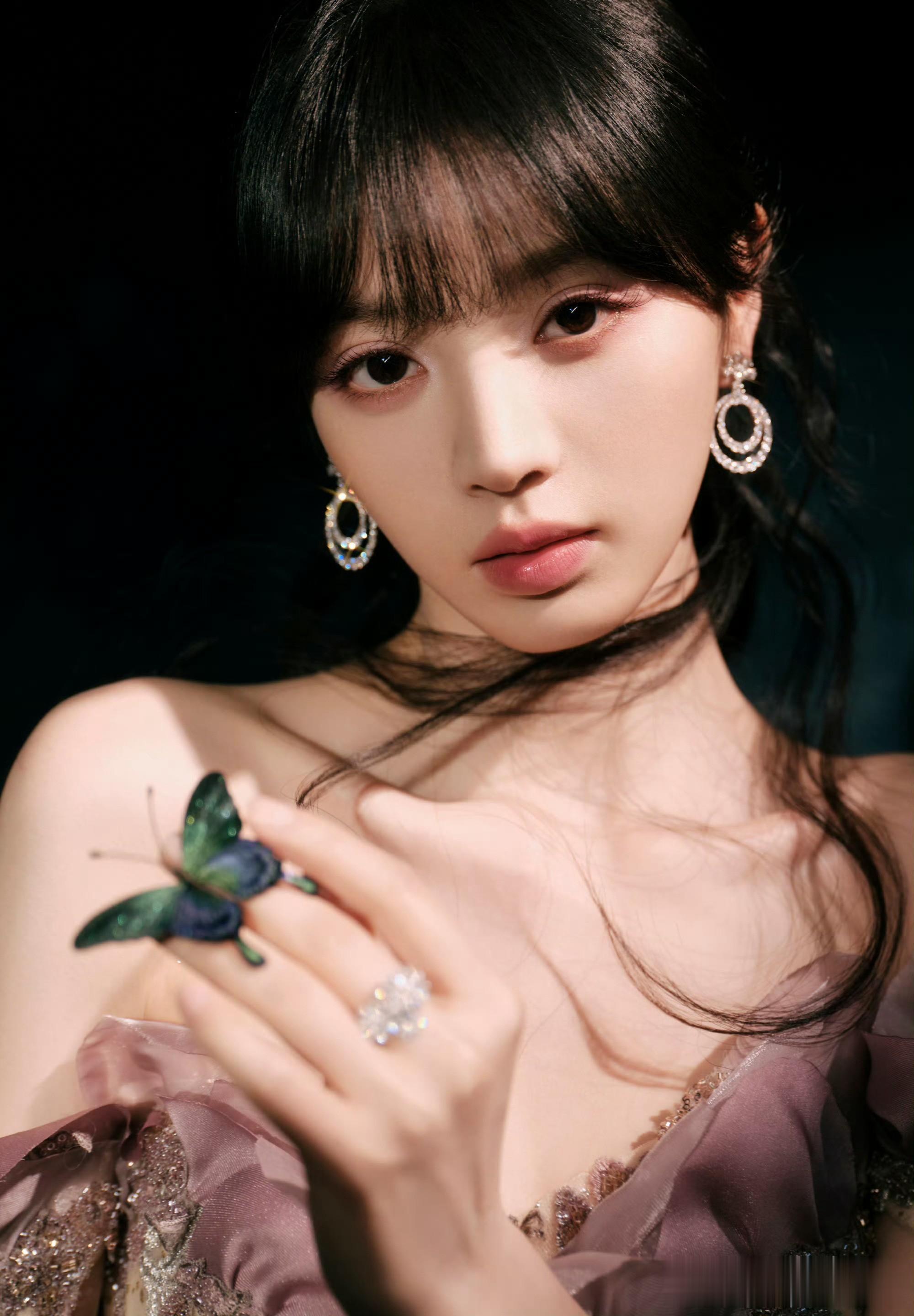 田曦薇紫翼花裙，林间精灵氛围感拉满