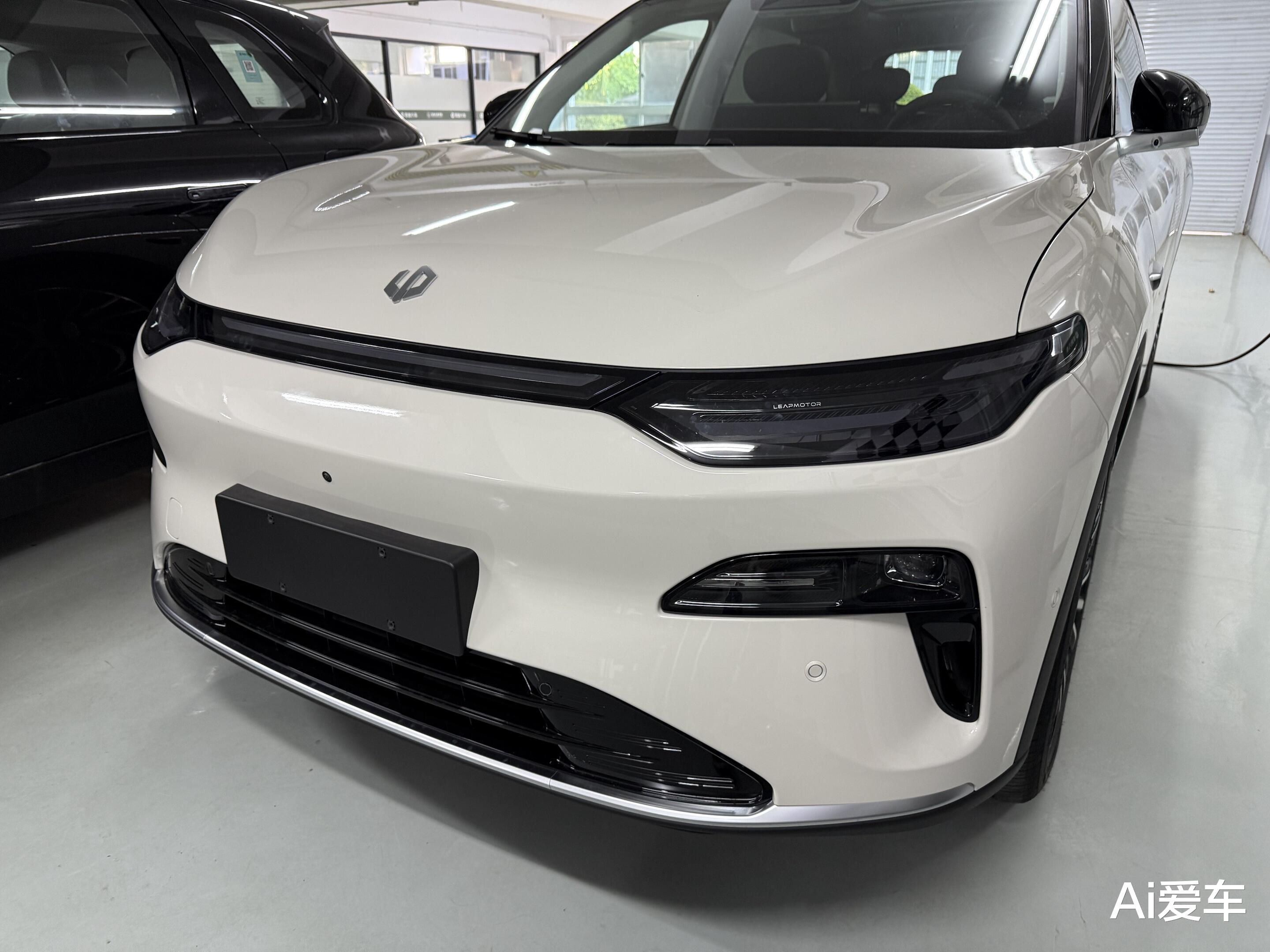 新款零跑C11实车现身!标配激光雷达,HUD+800V快充+续航1220km