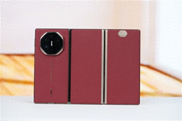 领先苹果 有望国内首发eSIM！华为三折叠Mate XTs今日发布 定价有惊喜