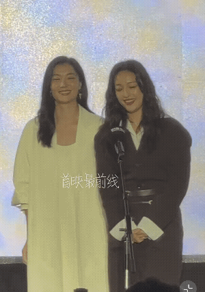 王丽坤参加电影展，她穿斜肩礼服很优雅，许久未露面状态还是很好