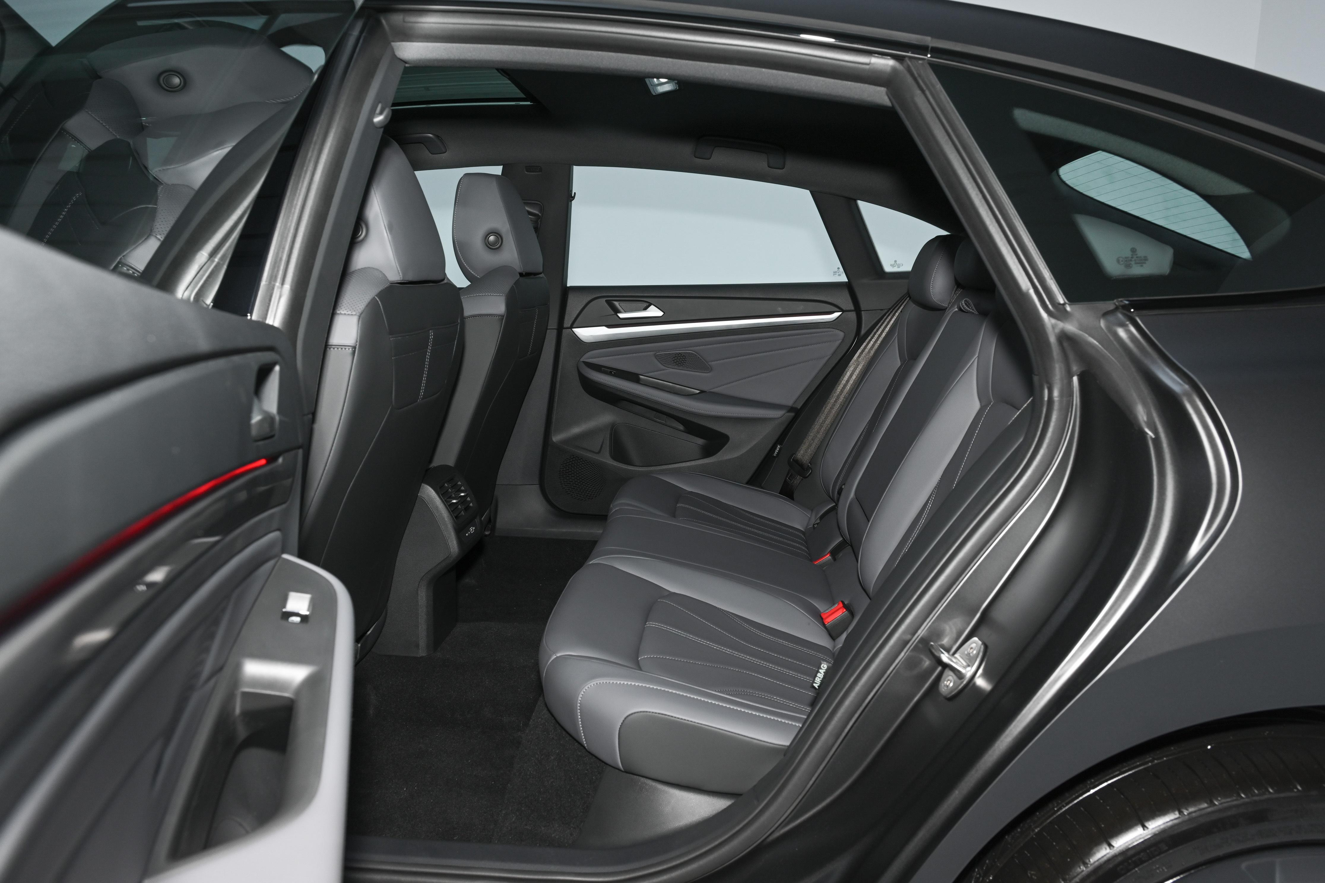 2026款大众凌渡L上市，轿跑造型+德系安全，限时价11.99万元起