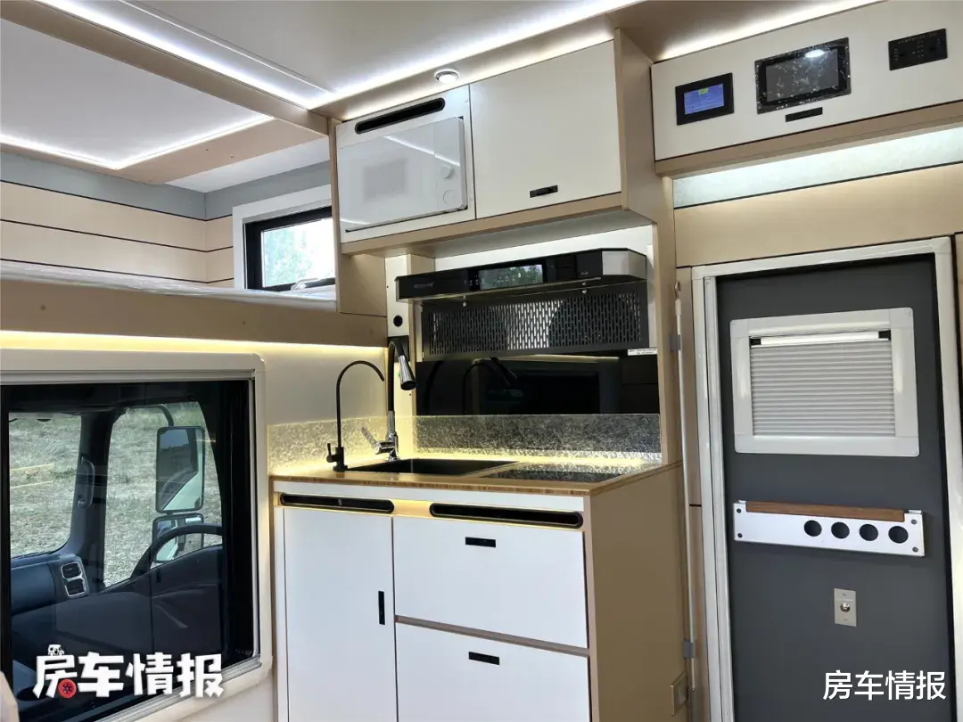 自带发电站的房车?每天自产15-20度电,用着比新能源车更省心