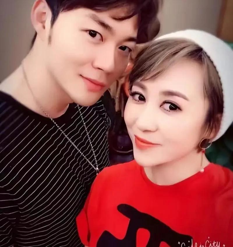 姐姐们的小男友一对比，网友惊呼：董璇，吃点好的吧！学学萧亚轩