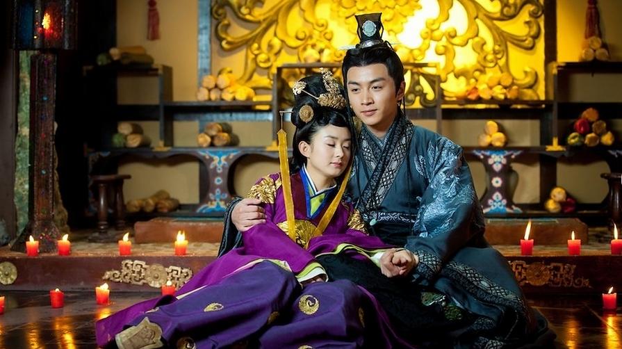 两人双双离婚后，官宣喜讯的赵丽颖和陈晓，联手给娱乐圈上了一课