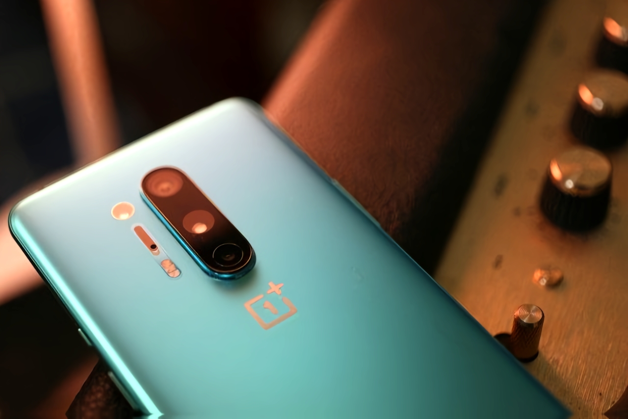 不談品牌溢價是多少！對比小米、榮耀后，我發現一加的秘密