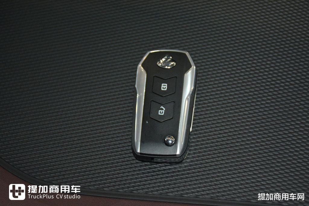 节气5%,高端燃气车新体验,乘龙HK 630马力LNG牵引车实拍