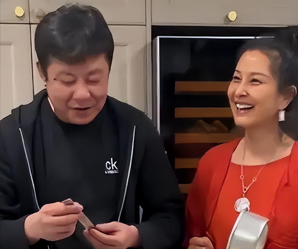 中国赚钱美国花？老戏骨祖孙三代，在美奢华享乐过上人上人生活