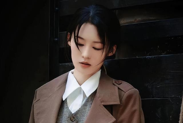 何冰，道出了李沁“强捧不红”的真相，她给圈内女演员提了个醒