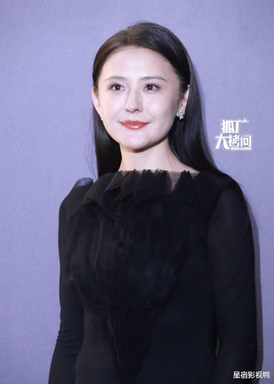 这一夜，金晨面相变了，杨幂风韵犹存，却被“全裹”的热依扎惊艳