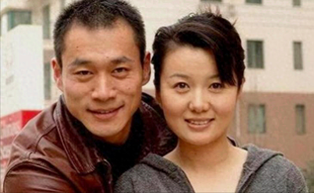 武松戏外暴打真老虎？好男人丁海峰，31年婚姻真相让全网泪崩！