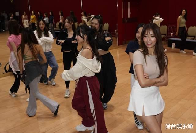 “laughing哥”谢天华成TVB台庆表演嘉宾,与28位新生代小花共舞