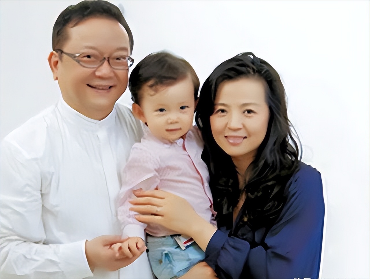 万万没想到,和王刚离婚24年的成方圆,已经成了他高攀不起的样子