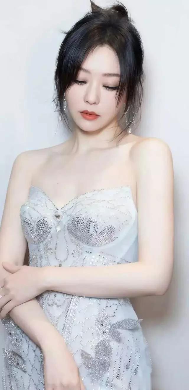 张靓颖,最近的靓颖好美好玉好喜欢