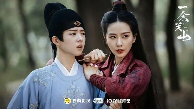 700万粉丝网红直播时突然全身软绵无力、止不住地手抖,冲上热搜第一